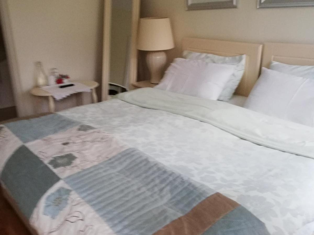 The Vee Guest Accommodation ウォーターフォード エクステリア 写真