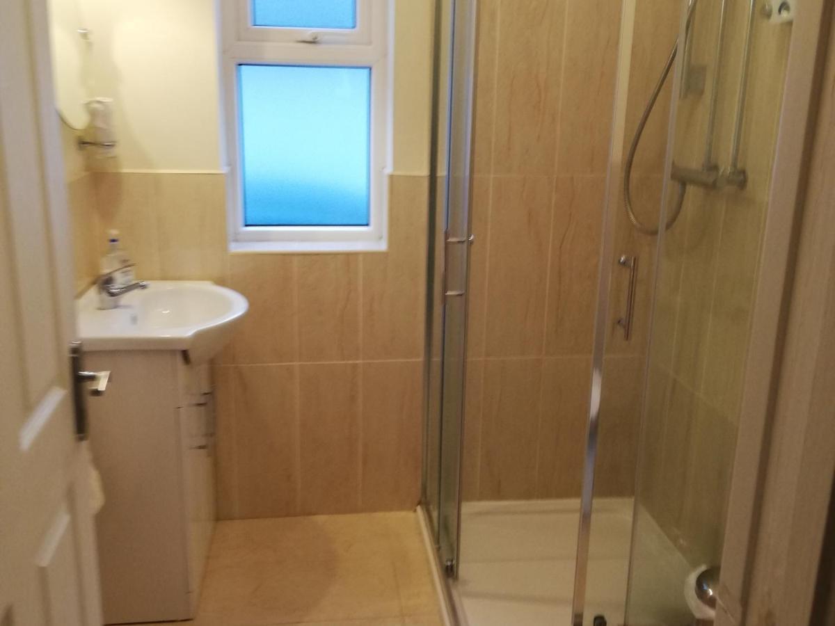 The Vee Guest Accommodation ウォーターフォード エクステリア 写真