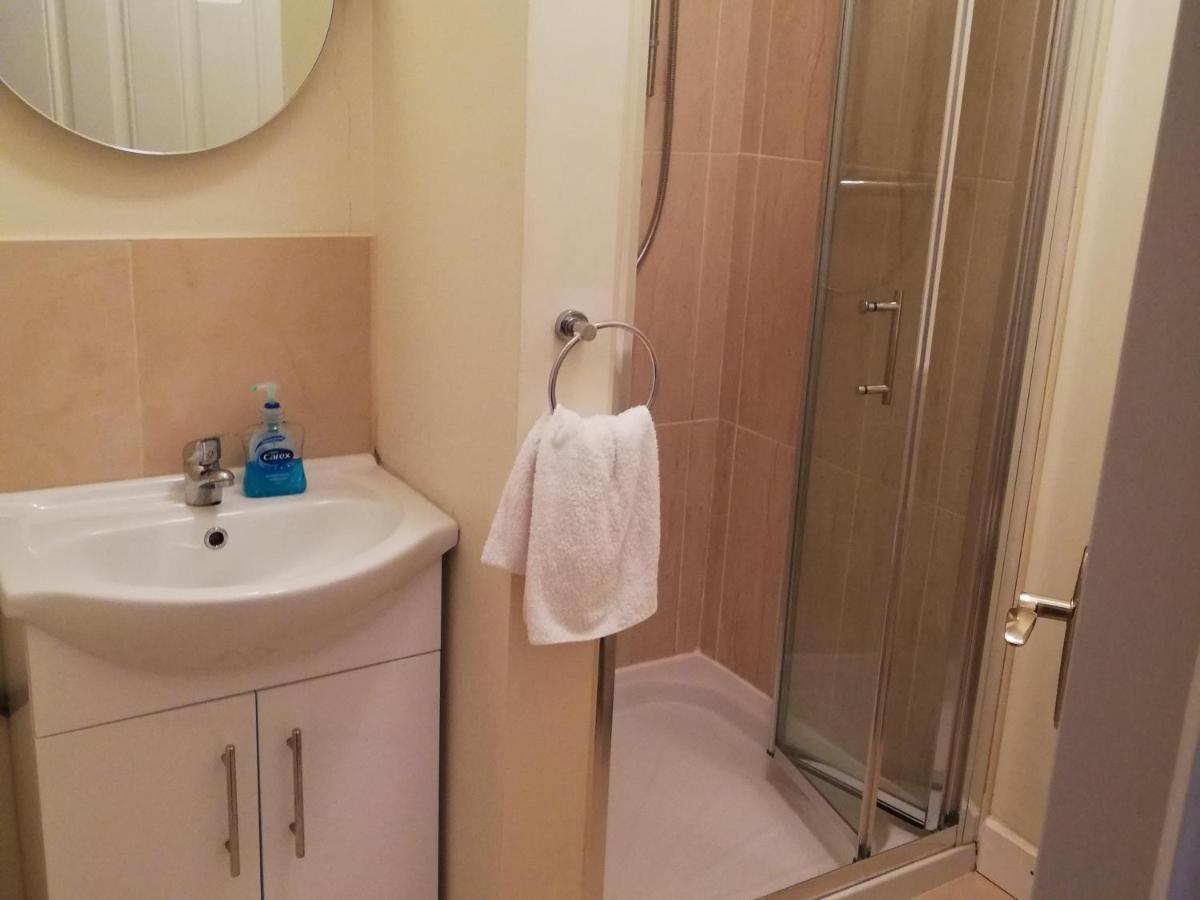 The Vee Guest Accommodation ウォーターフォード エクステリア 写真